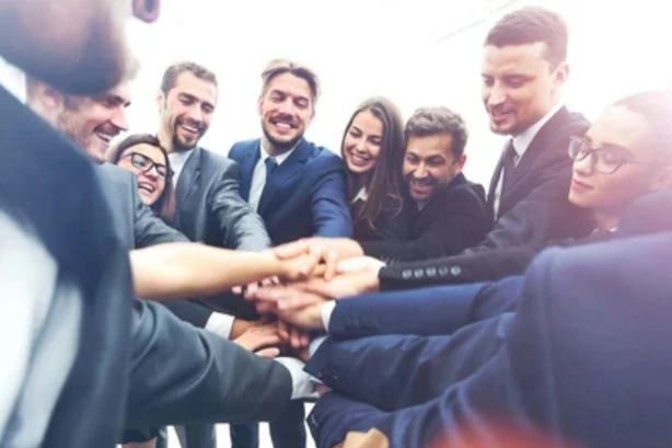 <p style="text-align:center;"><strong>Konzept </strong><br>Arbeitgebermarke in der Gastronomie</p>